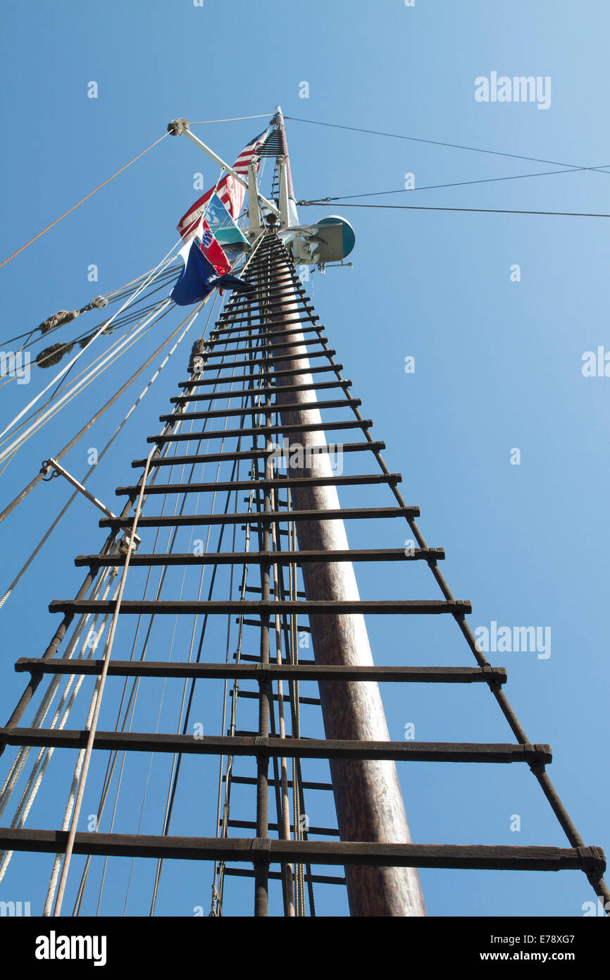 Rope ladders hi-res stock photography and images - Alamy