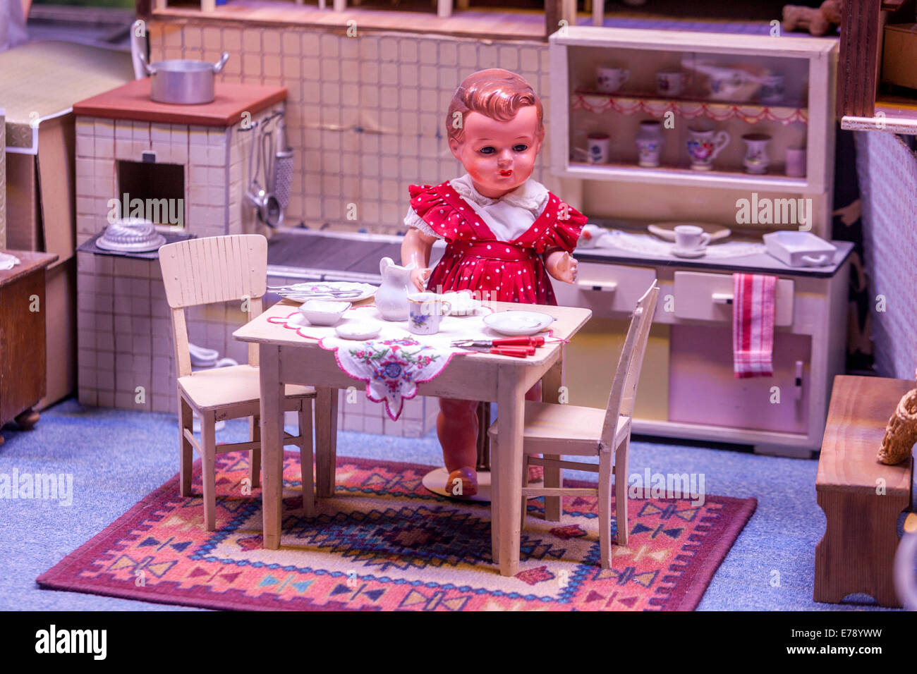 # SA-Dollshouse DF1181 Küchenofen rot mit weißem Regal 1:12 für Puppenhaus NEU 