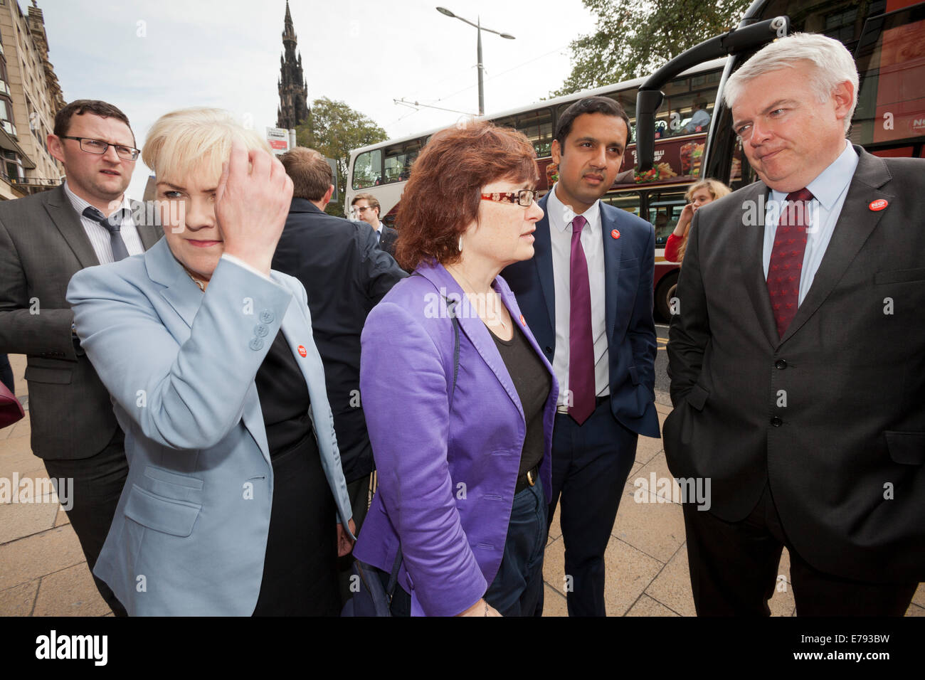 Edinburgh, Scotland, UK. 9th September, 2014. Welsh First Minister campaigning in Scotland. Carwyn Jones (right) met with Scottish Labour Leader Johann Lamont (left),  Deputy Leader Anas Sarwar (2nd right) and Sarah Boyack, MSP in Princes Street. Edinburgh, Scotland. 9th September 2014 Credit:  GARY DOAK/Alamy Live News Stock Photo