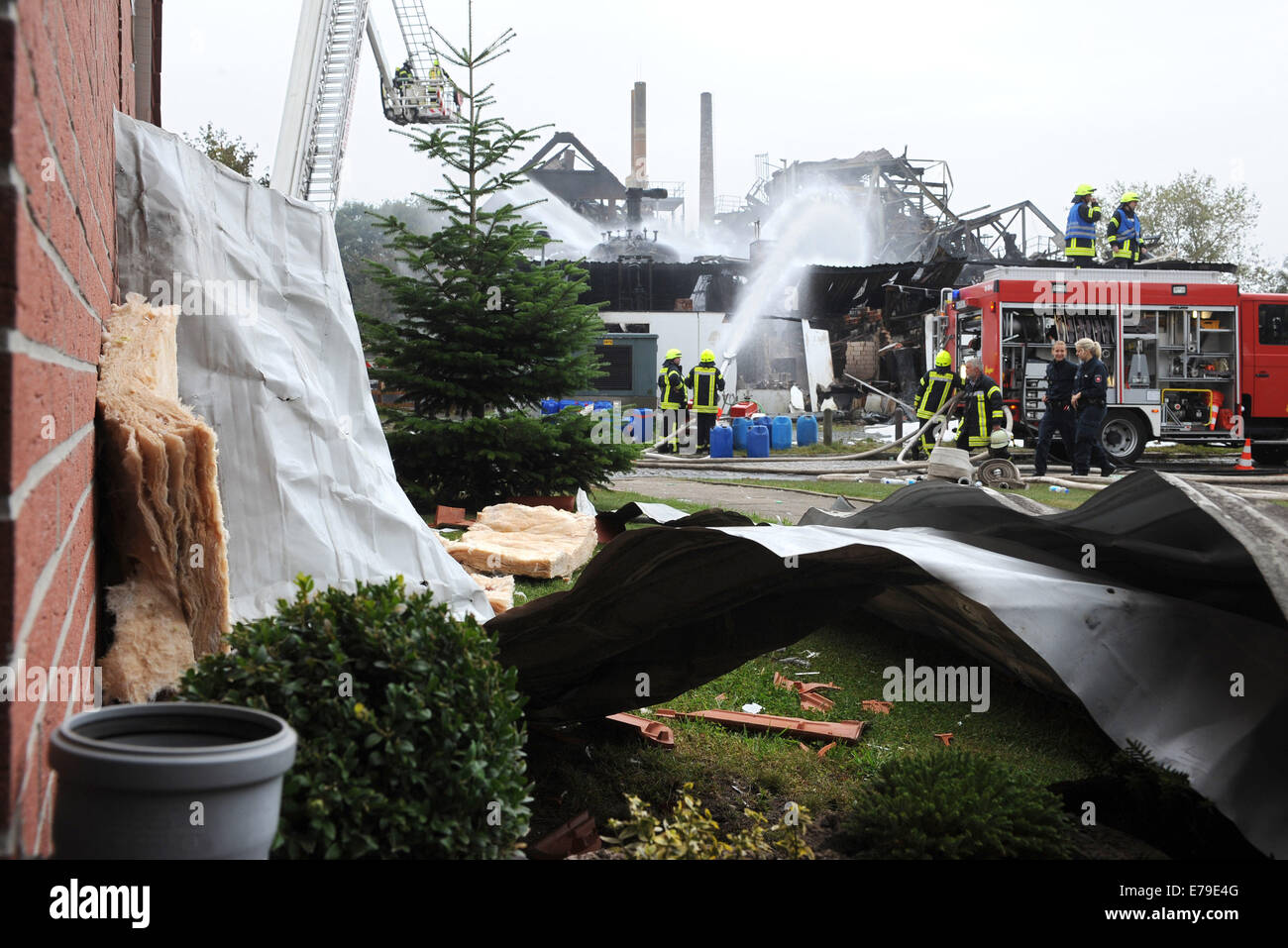 Ritterhude, Germany. 10th Sep, 2014. After a heavy explosion at a waste ...
