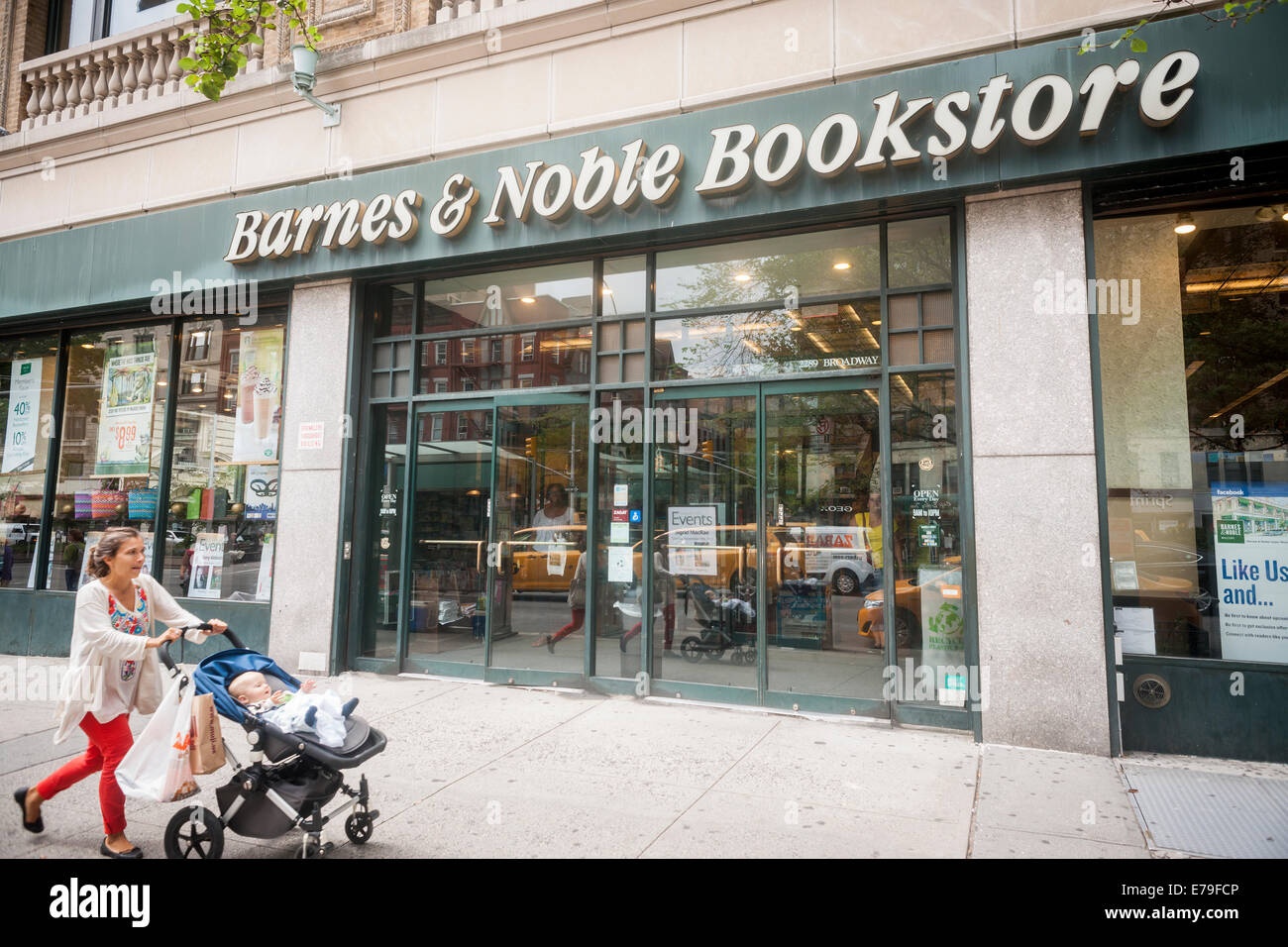 A Barnes Noble Bookstore In The Upper West Side Neighborhood Of New York Stock Photo Alamy