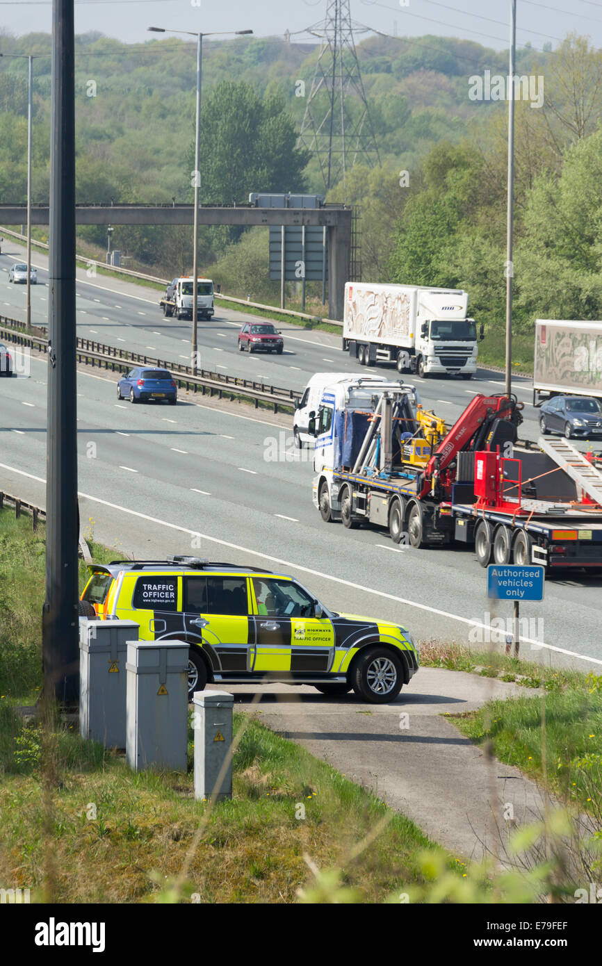 A Highways Agency Traffic Officer Mitsubishi Shogun patrol vehicle monitoring traffic on the M60 westbound  near Prestwich. Stock Photo