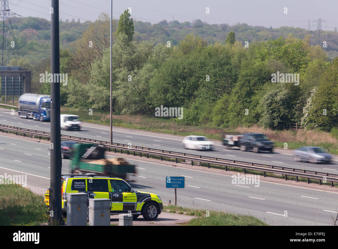 A Highways Agency Traffic Officer Mitsubishi Shogun patrol vehicle monitoring traffic on the M6o westbound  near Prestwich Stock Photo