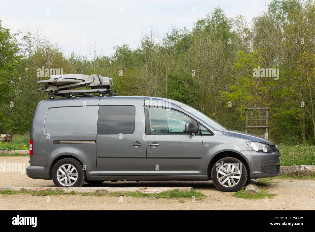 AvL Technologies Mobile vsat antenna in the stowed position, mounted on Rhino roof bars on the roof of a Volkswagen Caddy Maxi. Stock Photo