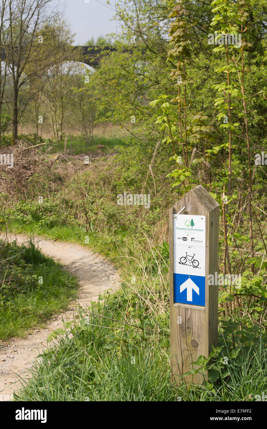 Mountain bike trail marker in Philips Park, a parkland area in Prestwich,  Manchester, home of the Urban Cycle Centre Stock Photo - Alamy