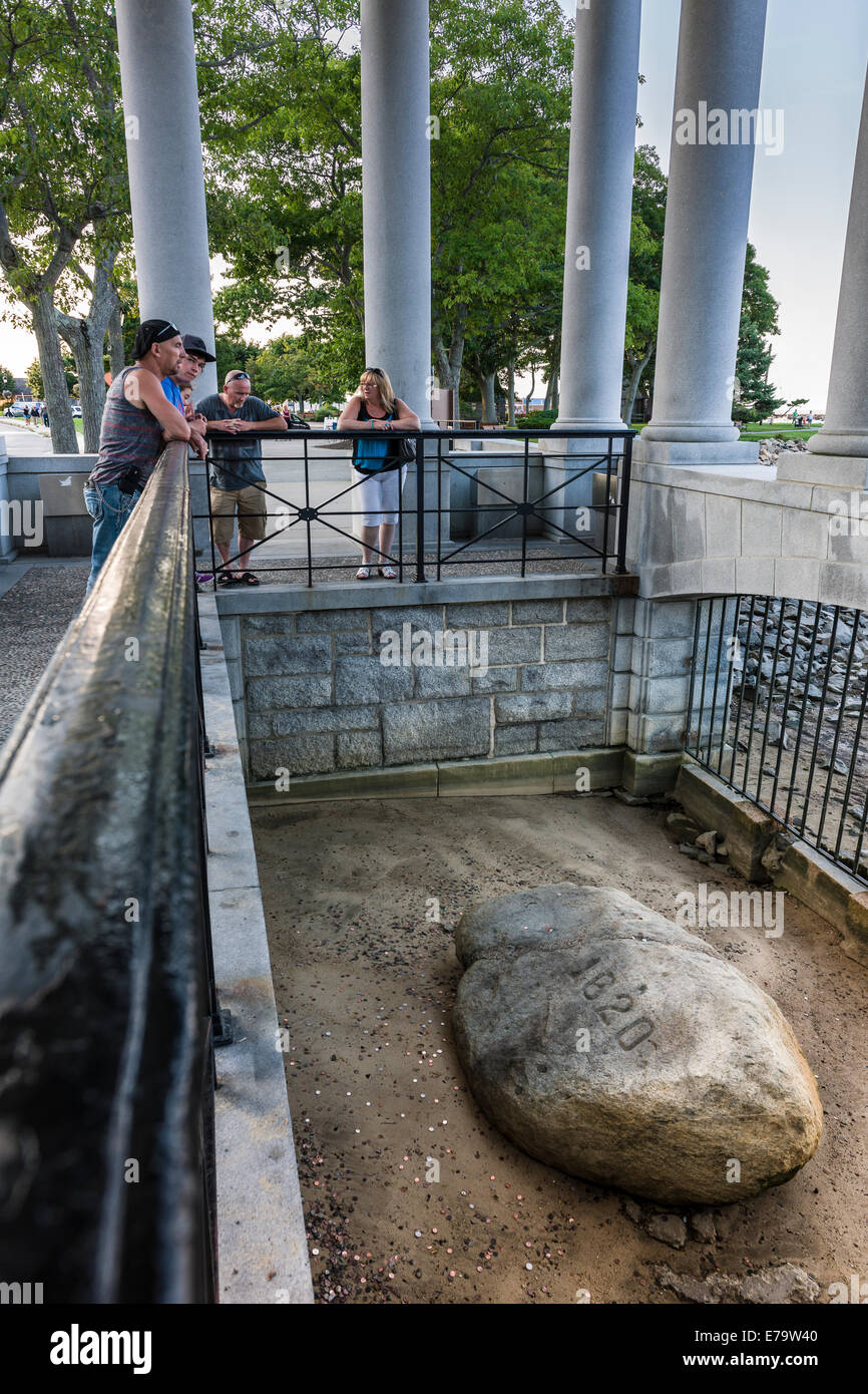 Plymouth Rock Portico containing the Plymouth Rock, the stone onto which the Mayflower Pilgims disembarked in 1620. Massachusett Stock Photo
