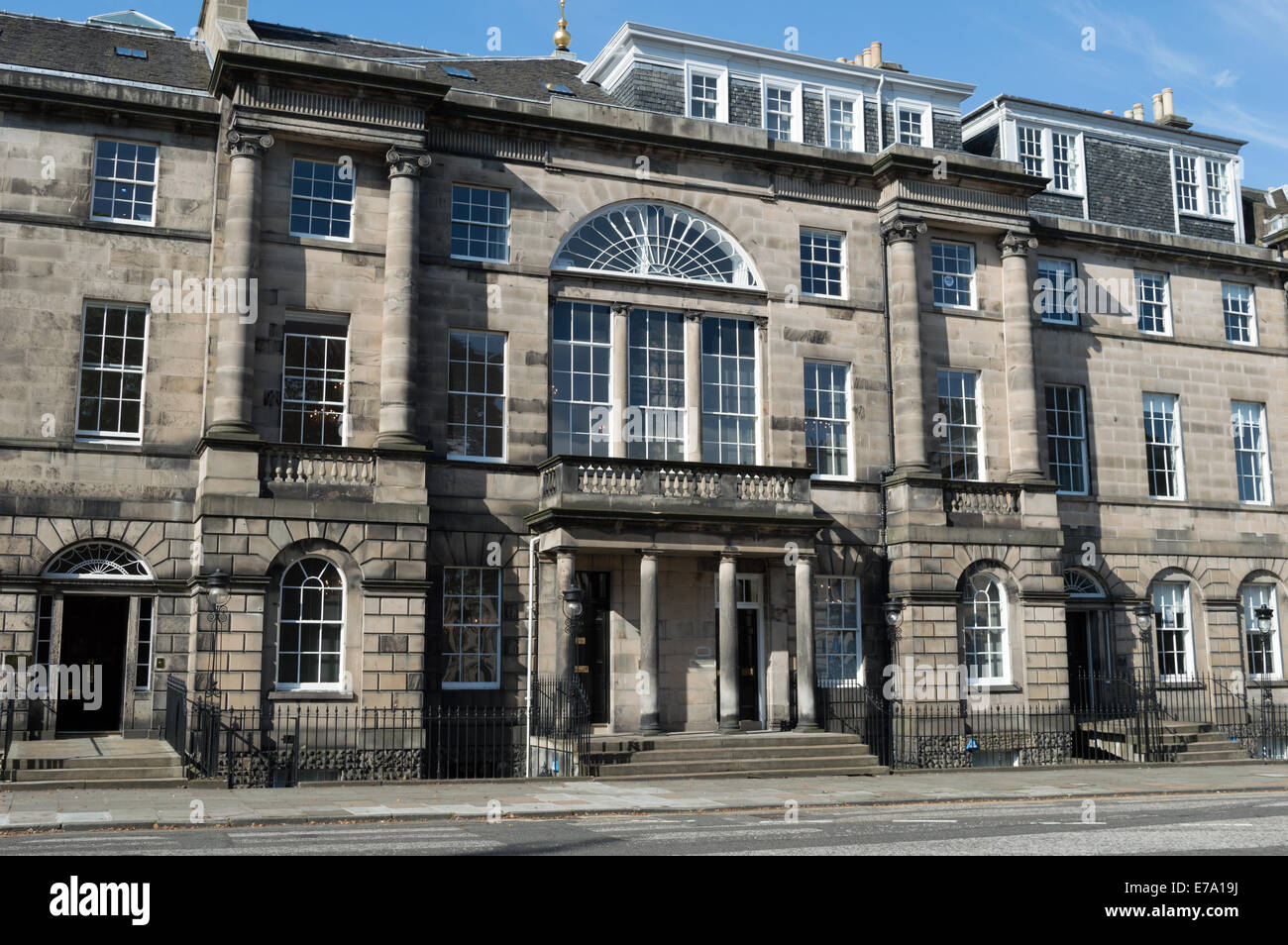 Georgian Architecture Of Edinburgh s New Town Charlotte Square Stock georgian-architecture-of-edinburgh-s-new-town-charlotte-square-stock