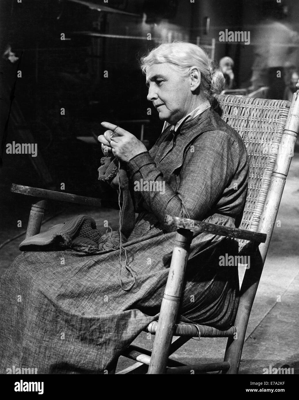 Emma Tansey, Portrait Knitting, on-set of the Film, 'If I had a Million', 1932 Stock Photo