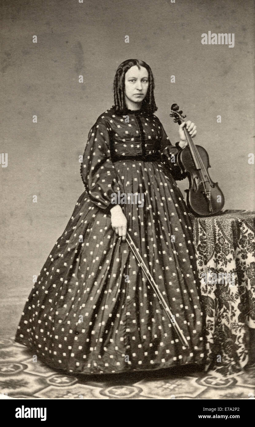Woman in Polka Dot Dress with Violin and Bow, Portrait, Cabinet Card, 1907 Stock Photo
