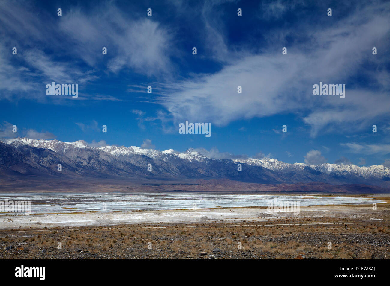 Owens Lake (mainly dry salt lake), Owens Valley, and snow on Sierra Nevada Mountain Range, California, USA Stock Photo