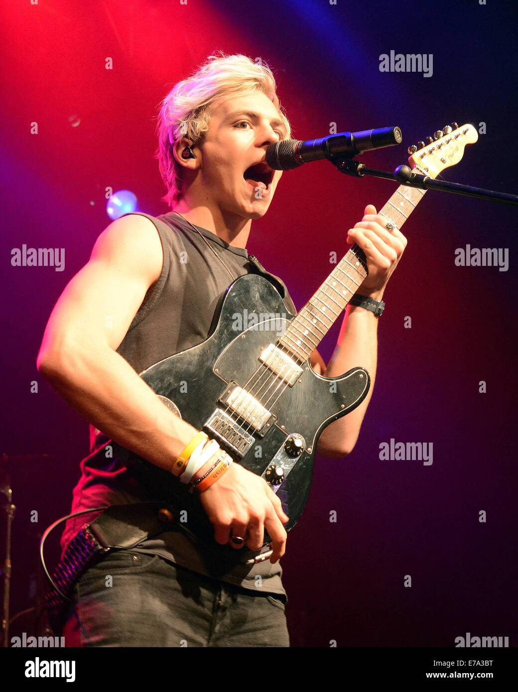 R5 featuring ross lynch hi-res stock photography and images