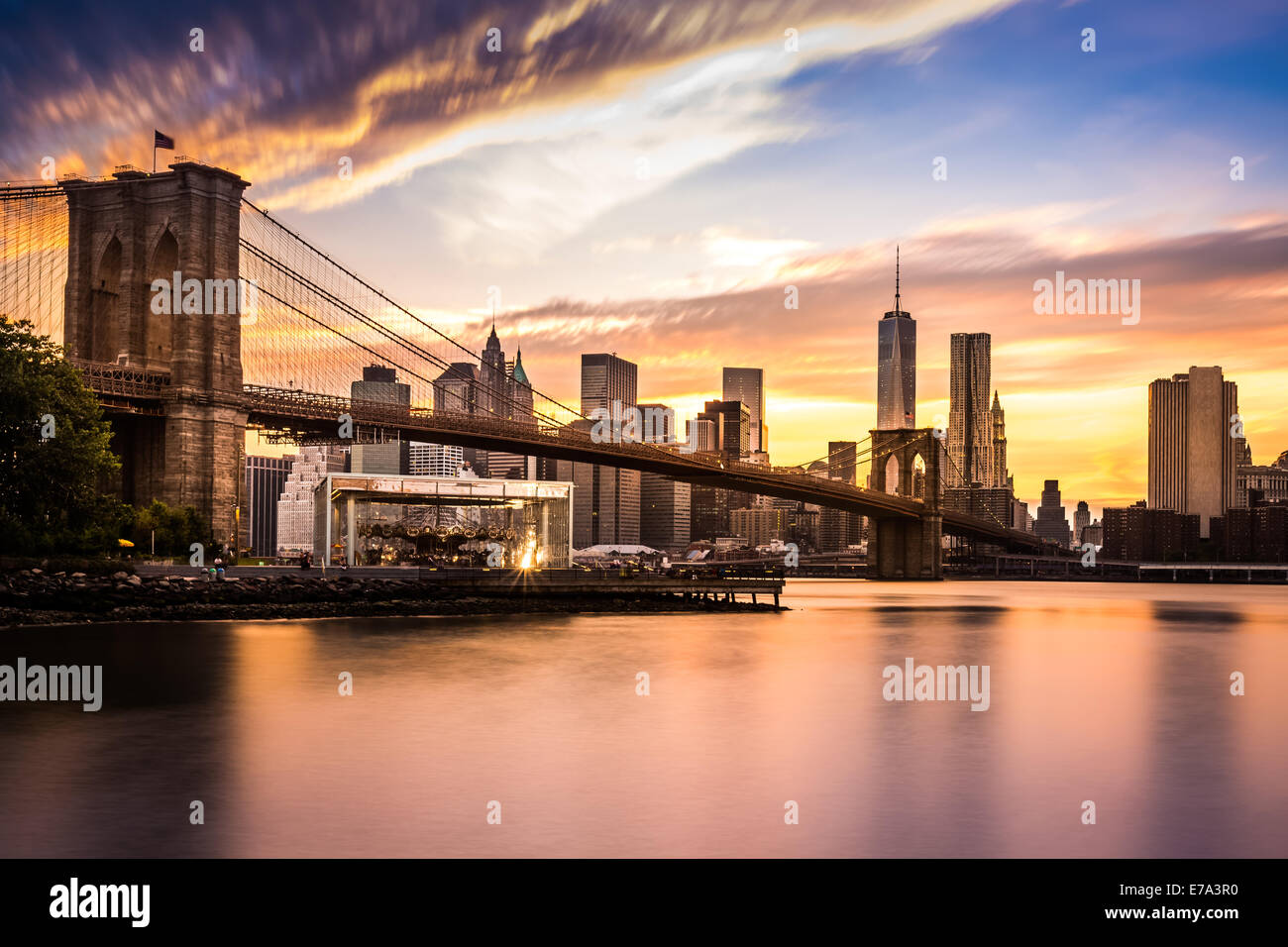 Sunset brooklyn bridge park hi-res stock photography and images - Alamy