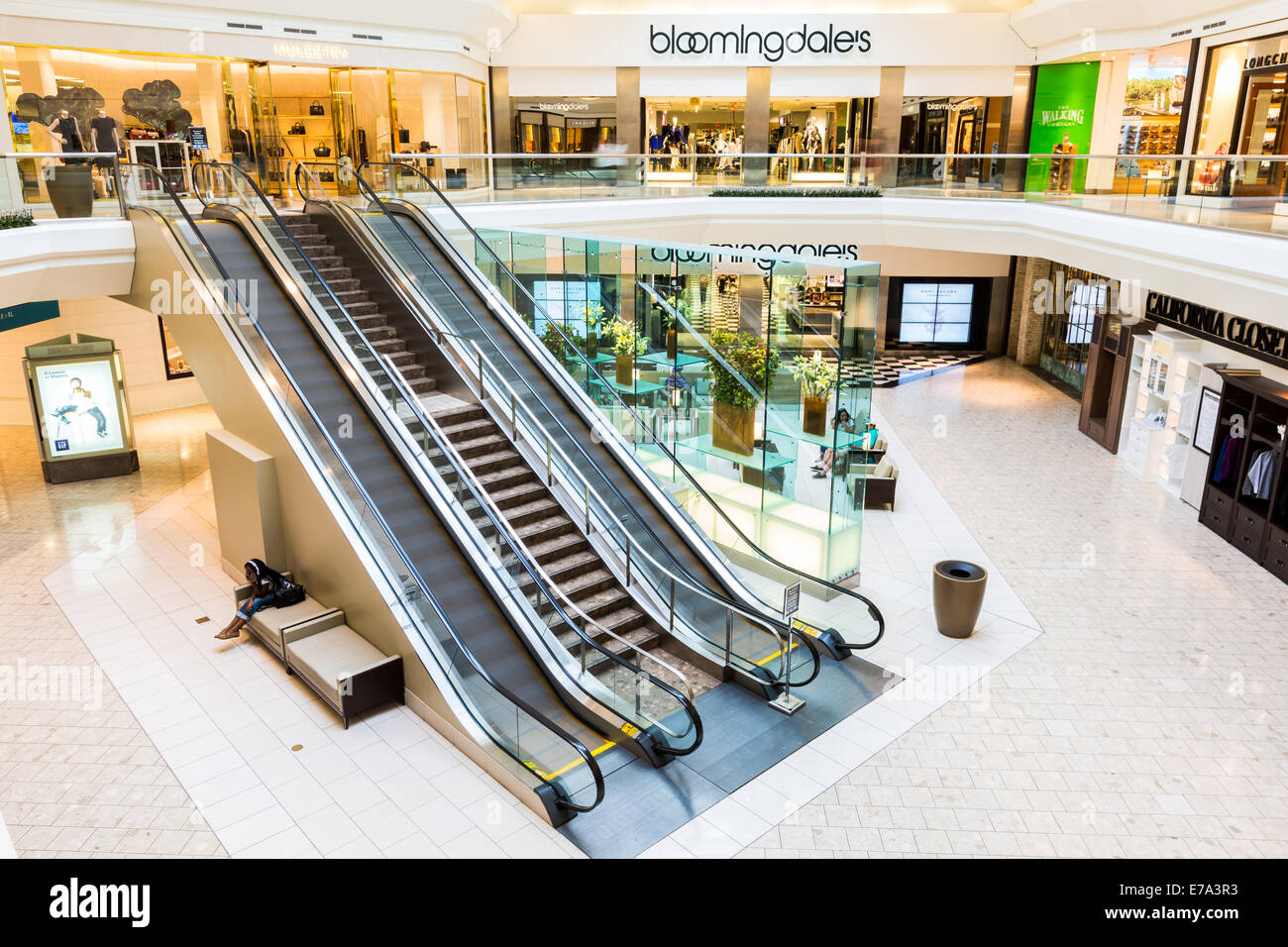 Shopping mall interior floor escalator hi-res stock photography and images  - Alamy