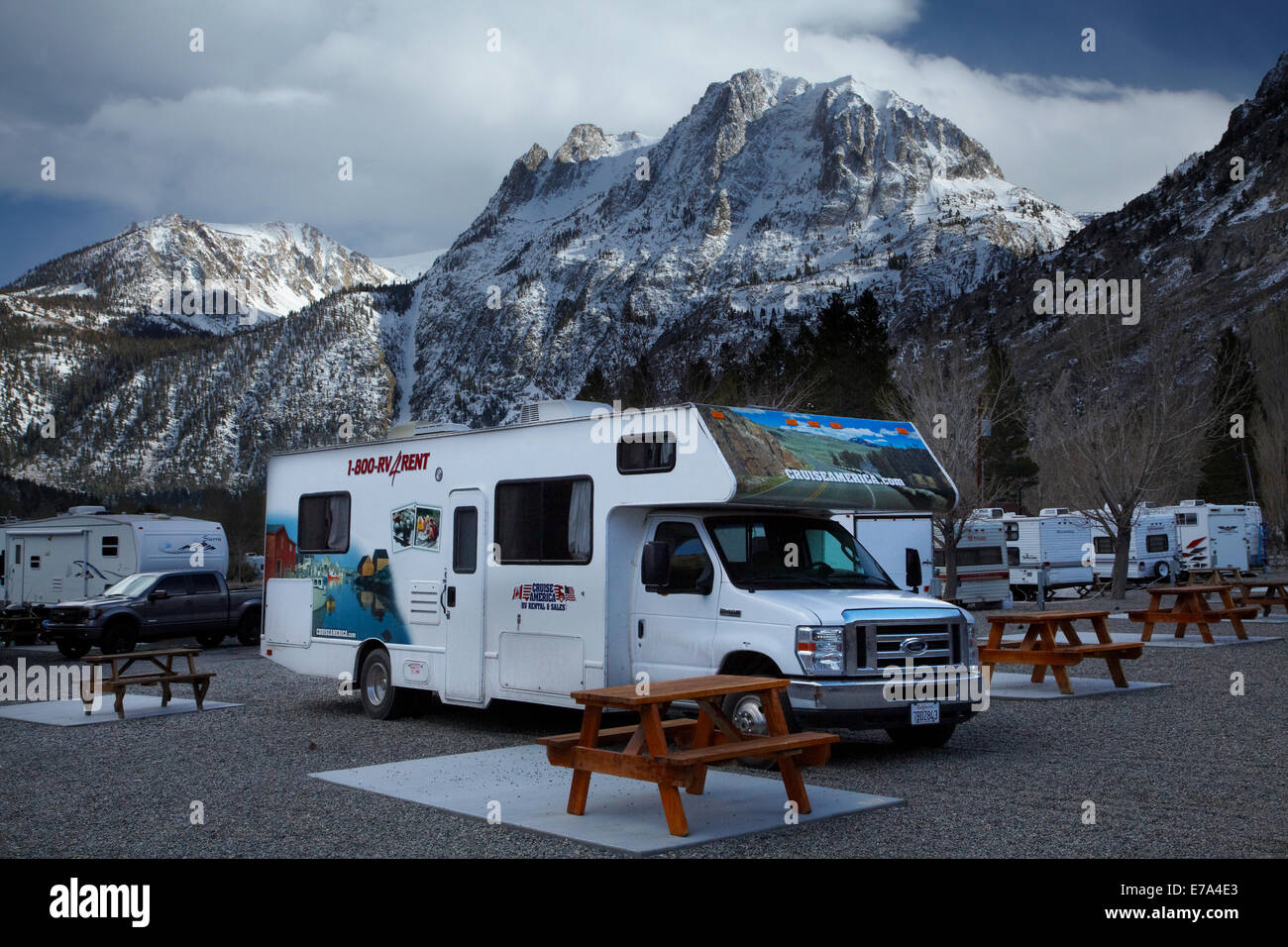 RVs at Silver Lake Resort, and Carson Peak, near Silver Lake, near June Lake, Mono County, Eastern Sierra, California, USA Stock Photo