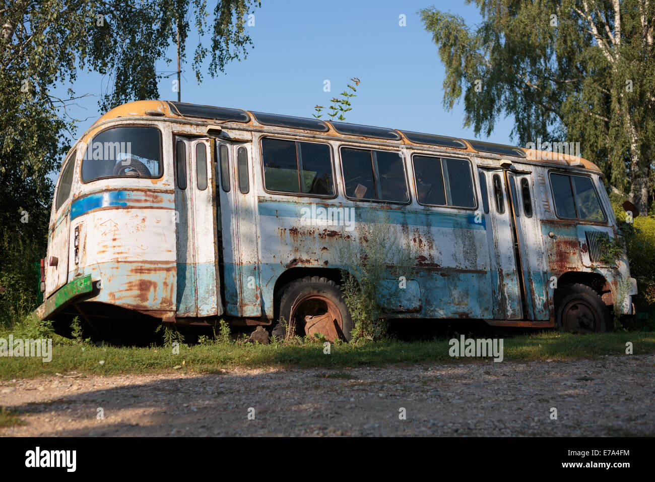 Old Broken Down Bus Hi-res Stock Photography And Images - Alamy