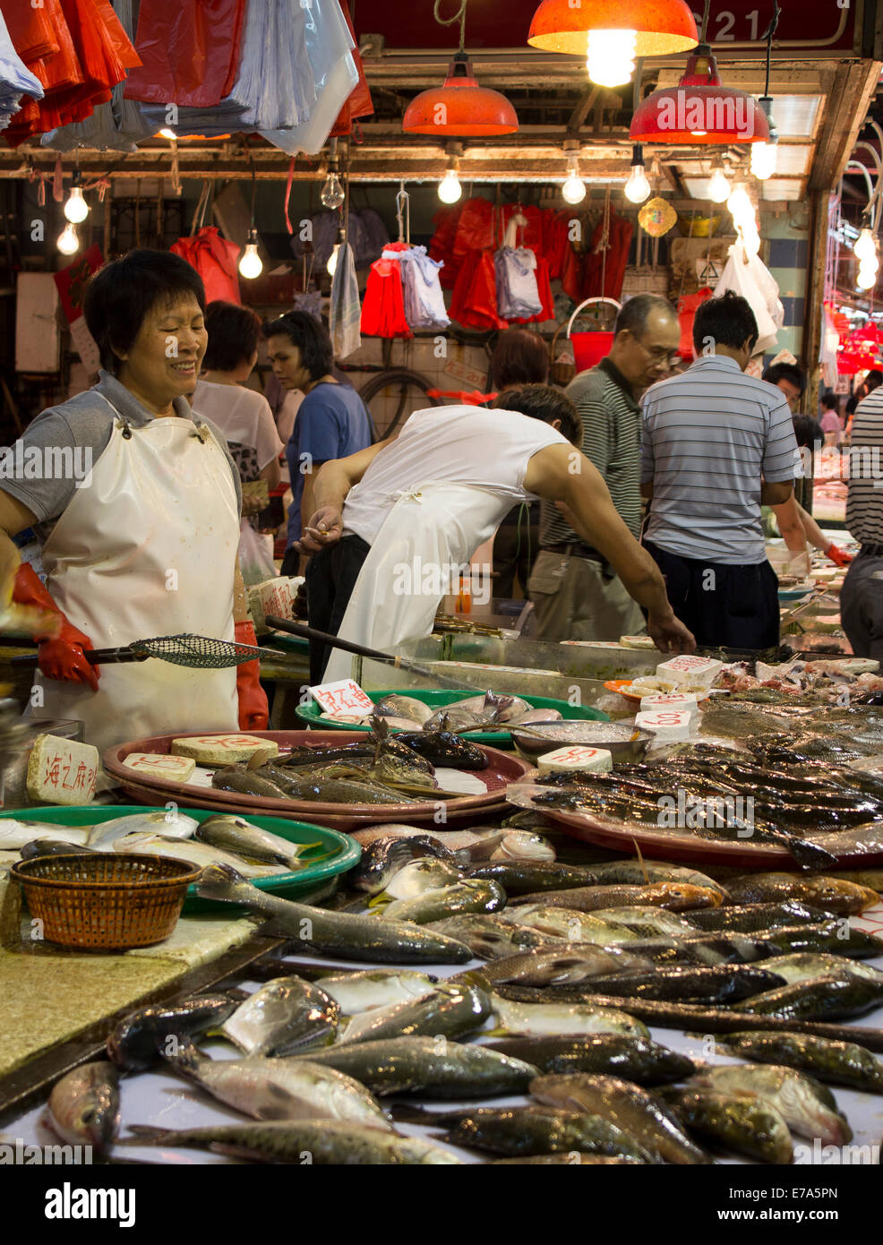 Wet Market Flipping Fish in Hong Kong Asia Asian shopping tourists Stock Photo