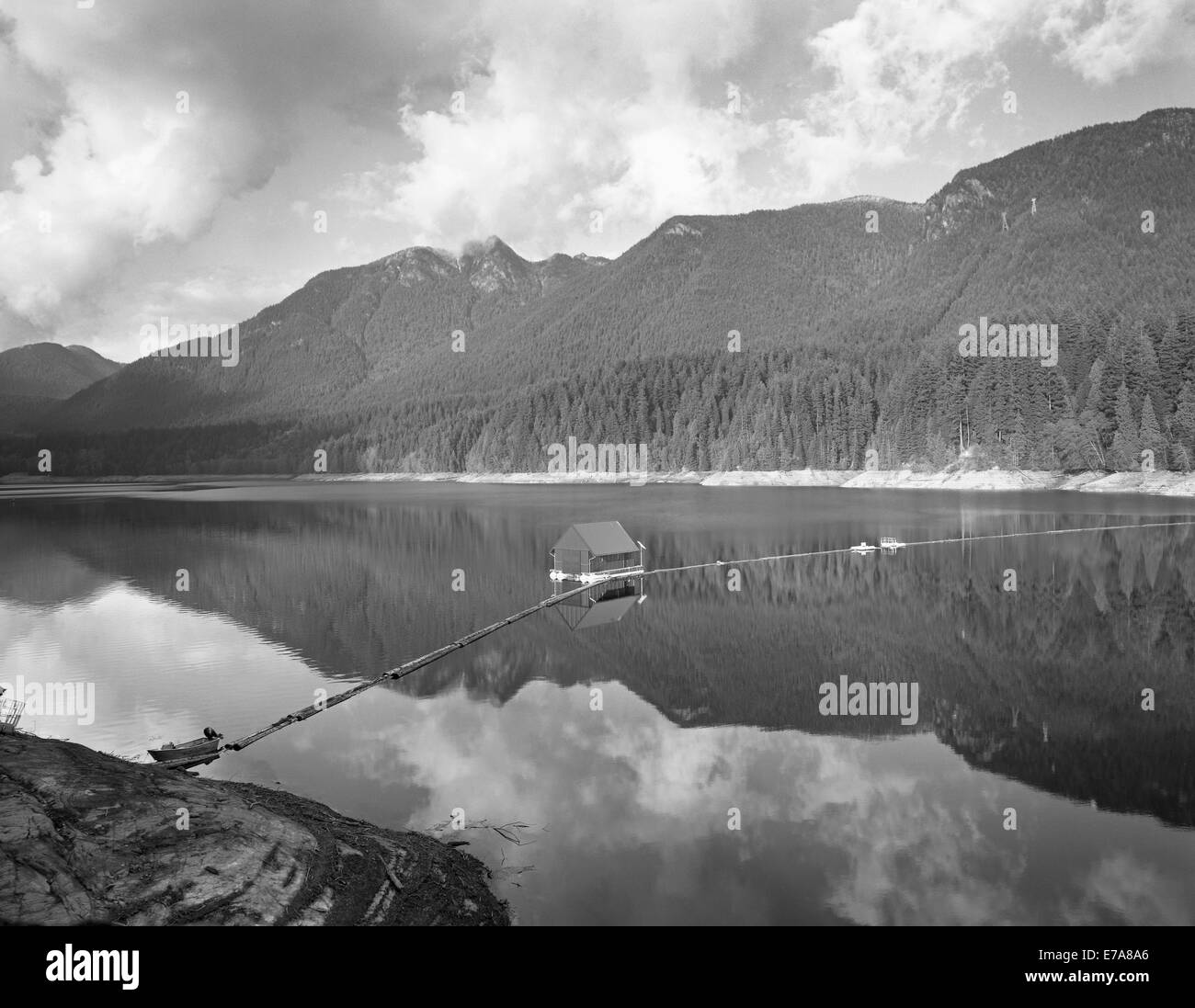 Capilano lake hires stock photography and images Alamy