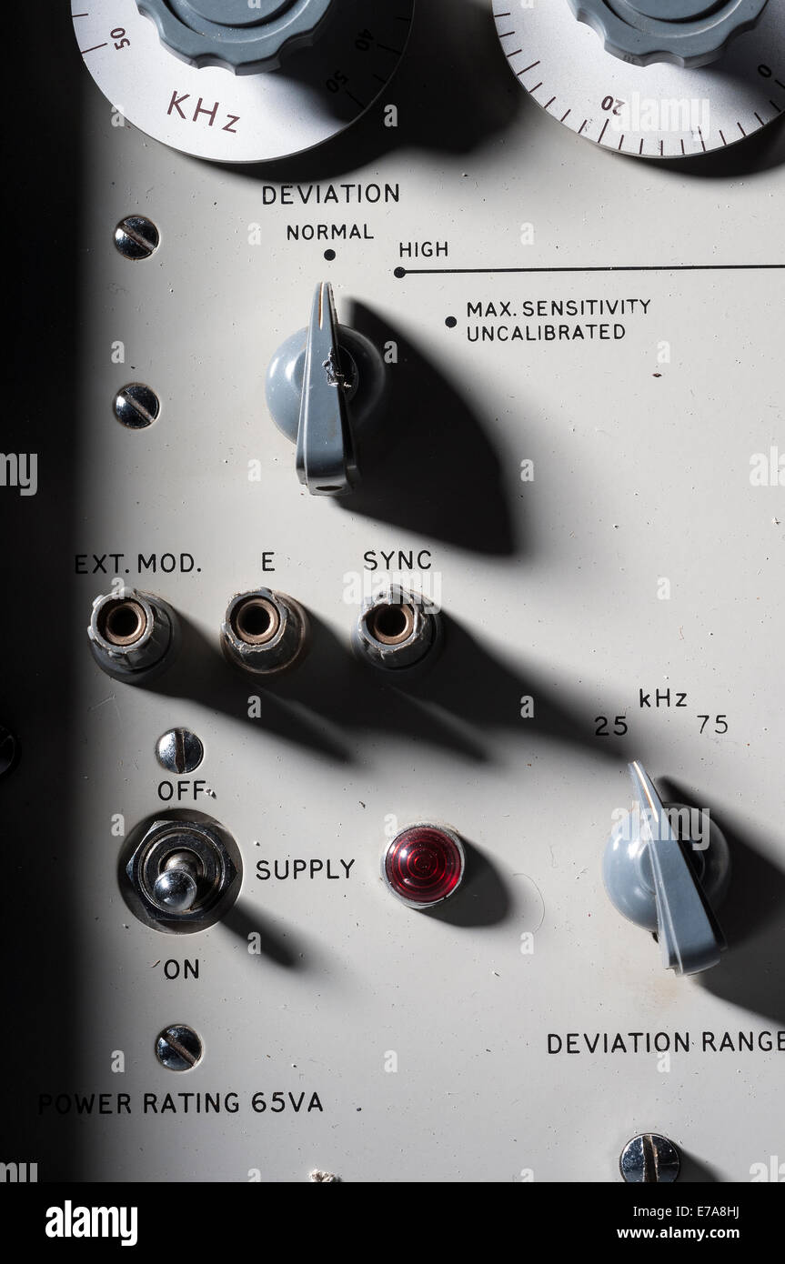 Oscilloscope hires stock photography and images Alamy