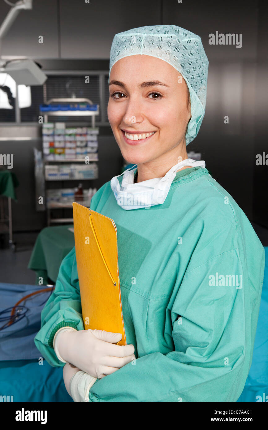 Portrait of a surgeon in an operating room Stock Photo - Alamy