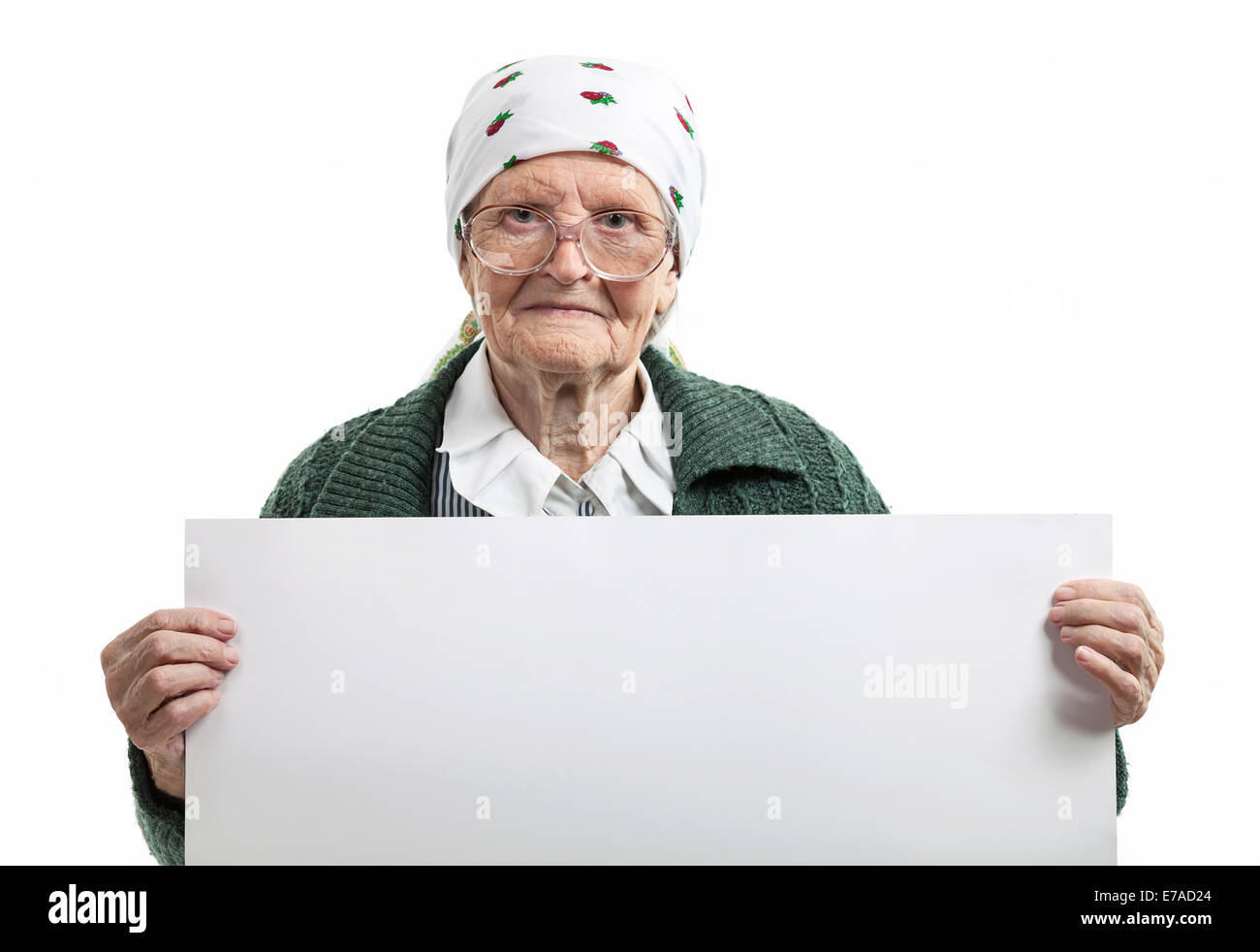 Чистый лист толстая. Бабка с листом. Бабулька с плакатом. Плакат для бабушки. Бабушка с бумажкой.