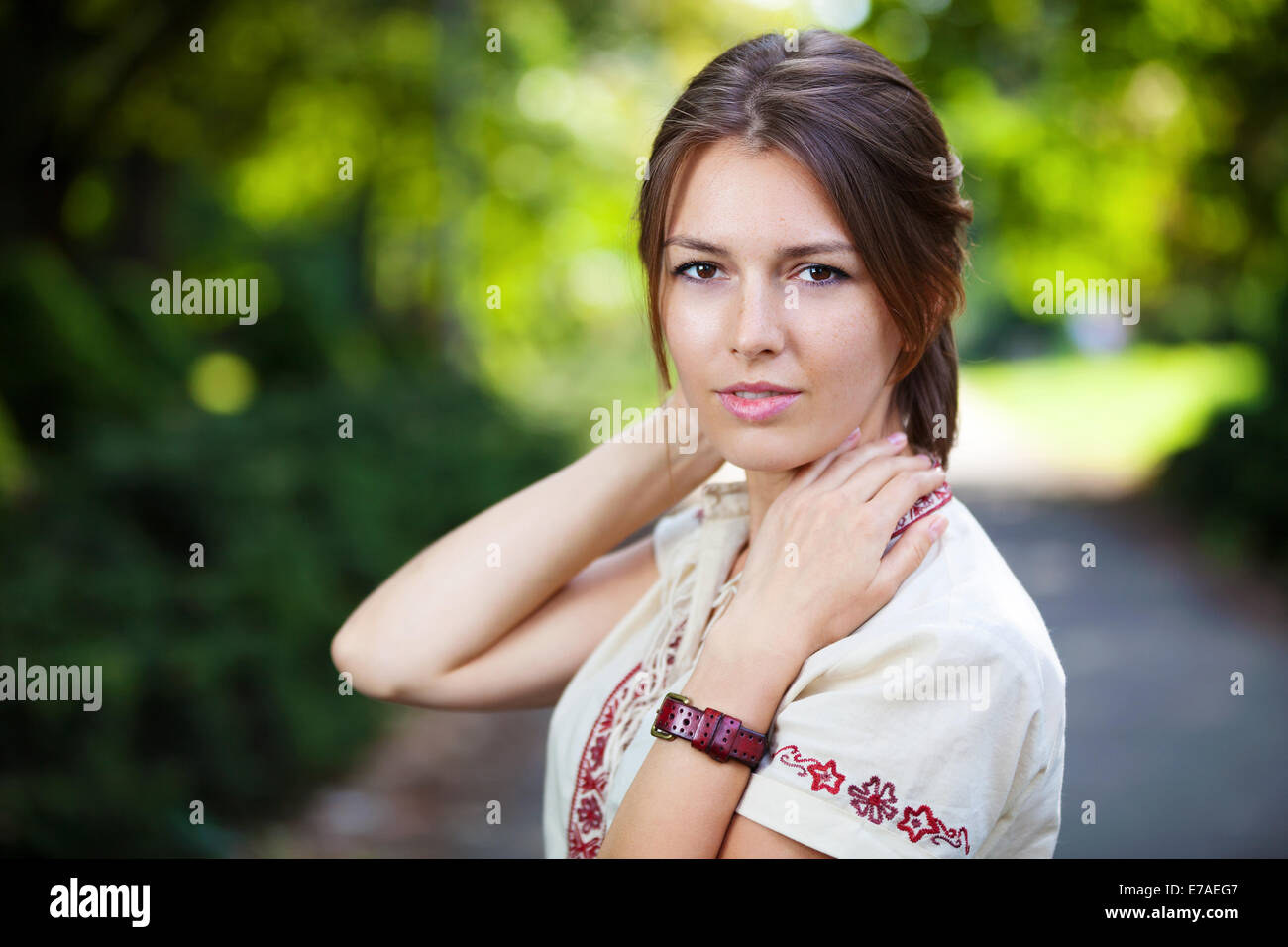 Portrait of young beautiful woman in summer park Stock Photo - Alamy