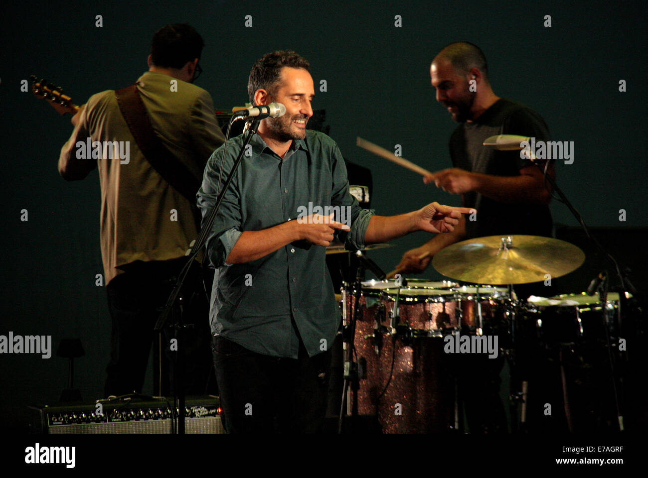 Bogota, Colombia. 8th September, 2014. Uruguayan musician Jorge Drexler performs his concert at Teatro Mayor in Bogotá. The artist, who won the Oscar award for the Best Original Song in the movie 'Diarios de Motocicleta' (The Motorcycle Diaries) presented his last album 'Bailar en la cueva'. © César Mariño García/Pacific Press/Alamy Live News Stock Photo