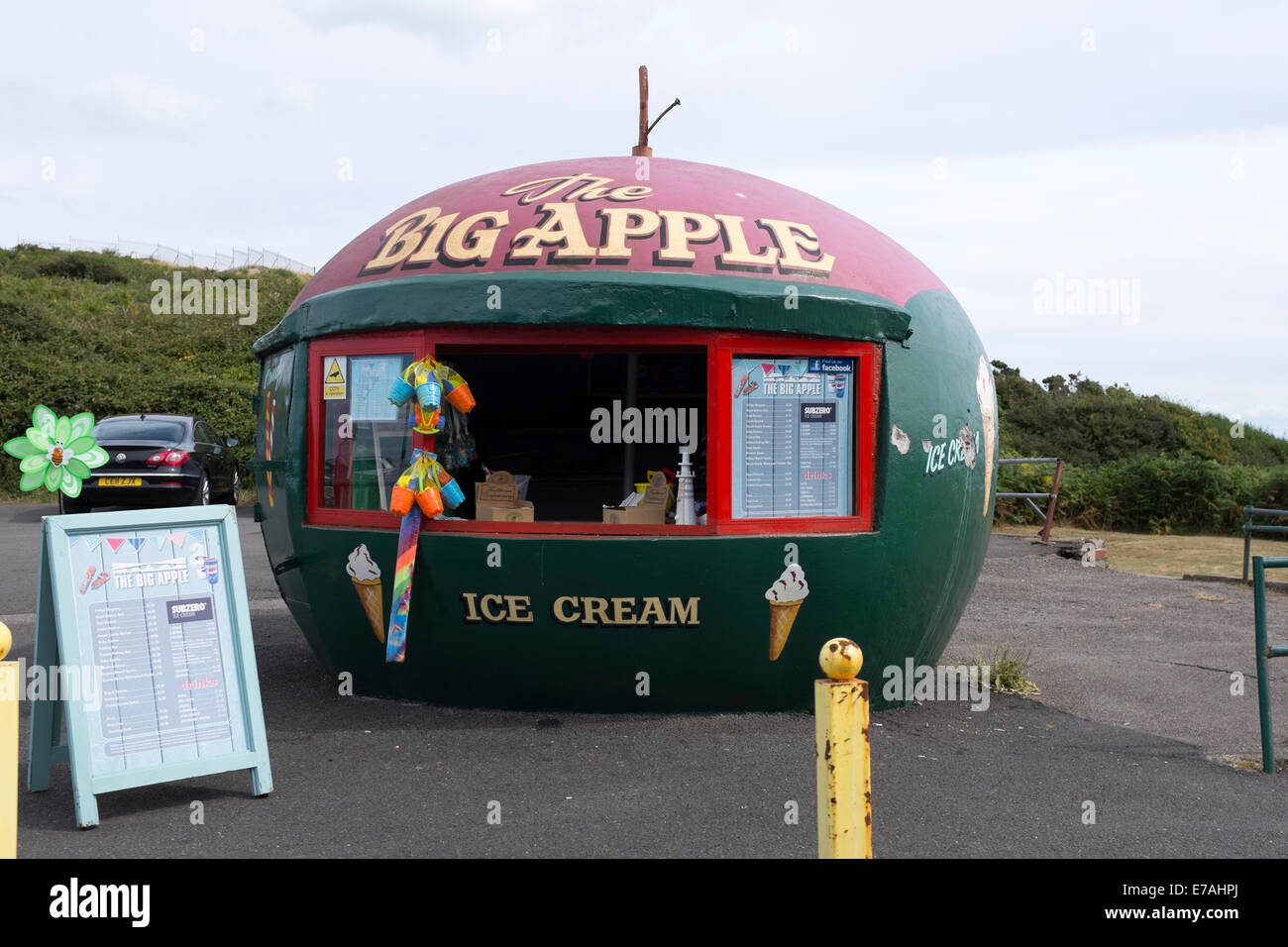 The Big Apple New York Ice Cream Booth Shop Stall Stock Photo