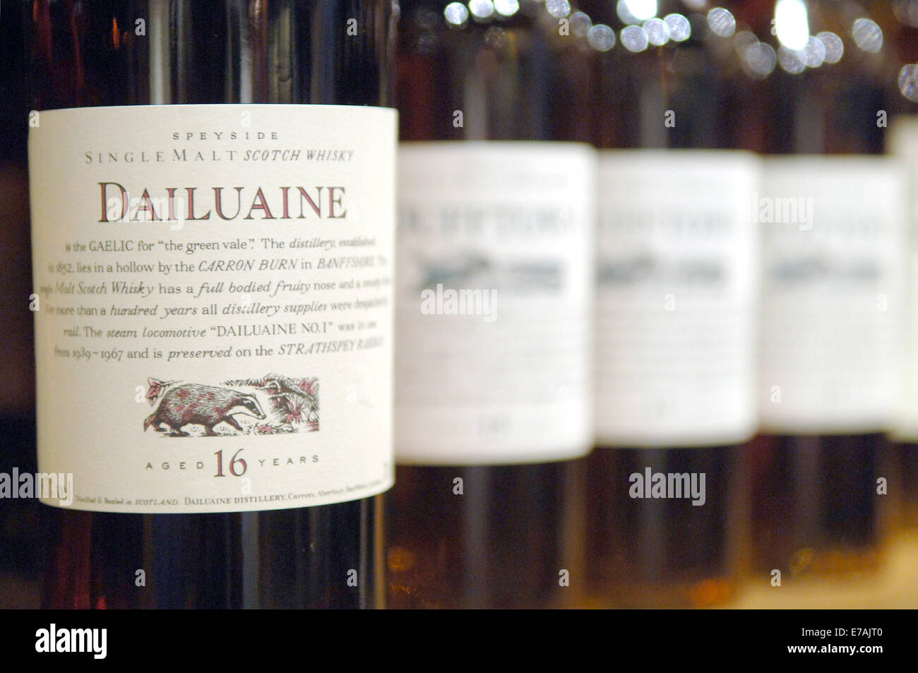 Edinburgh, Scotland. 10th July, 2005. (dpa) Malt whiskey of different distilleries are