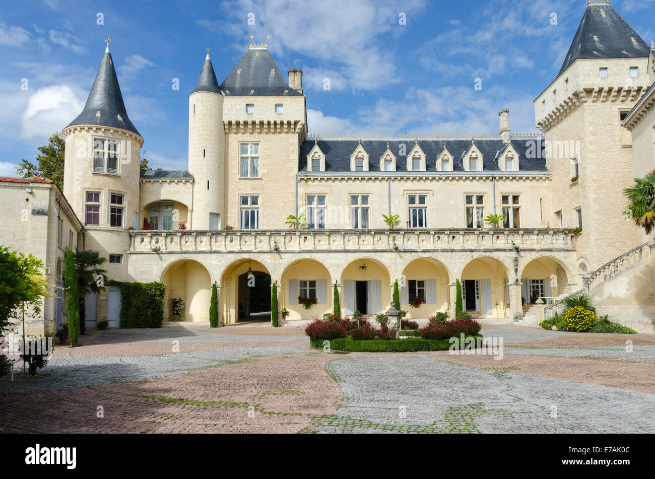 Courtyard of Chateau de la Riviere in the Fronsac region of Bordeaux, France Stock Photo Alamy