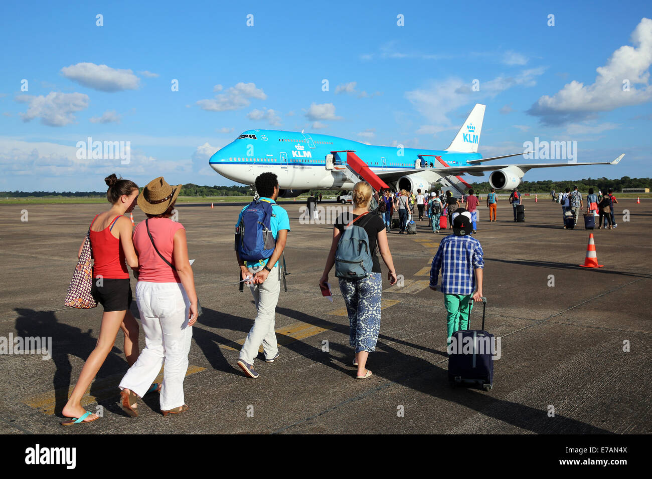 Passengers walking to a KLM Boeing 747 on the apron at Johan Pengel International Airport, Zanderij, Paramaribo, Suriname Stock Photo