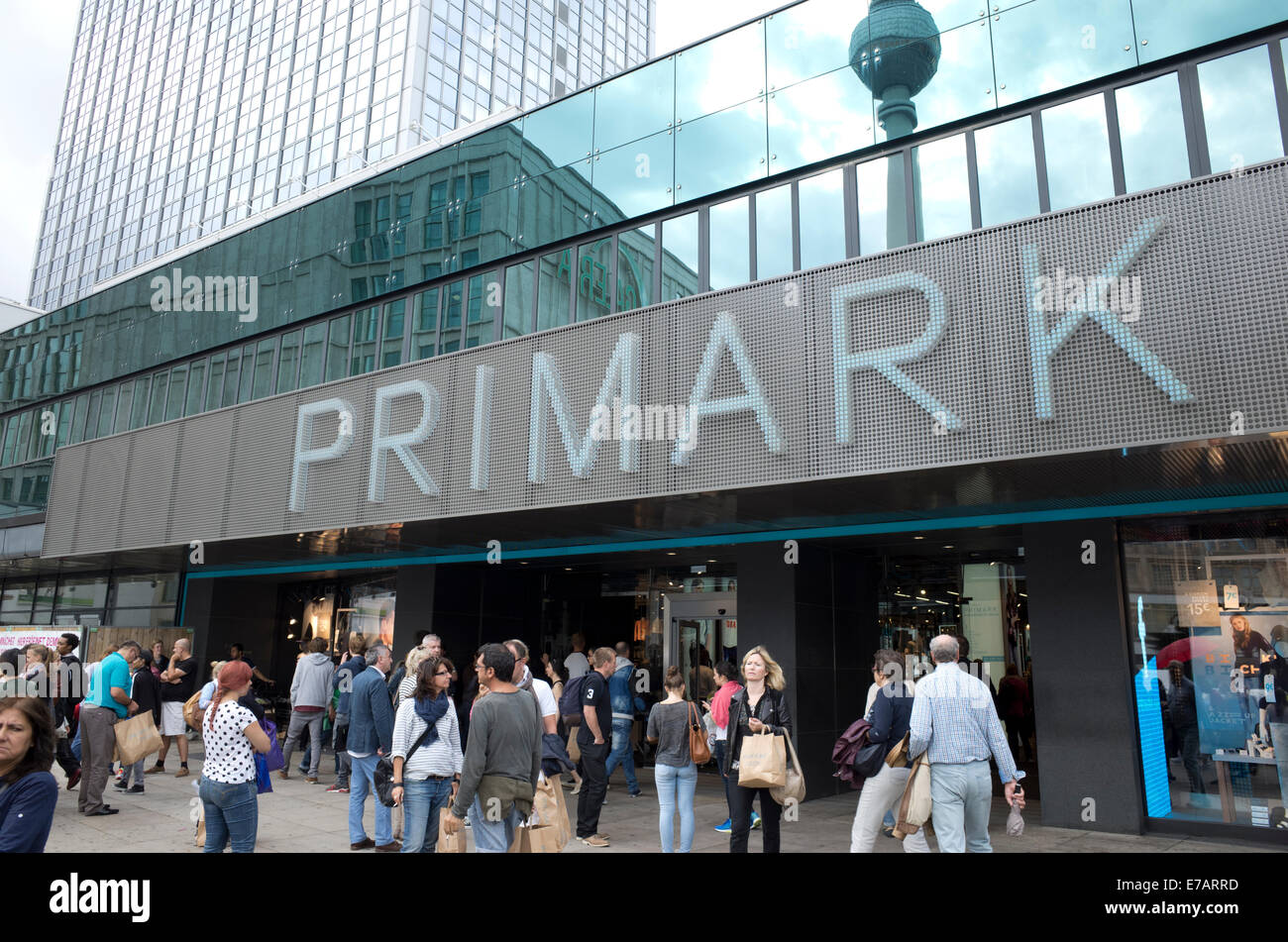 Primark shop cardiff city centre hi-res stock photography and images - Alamy