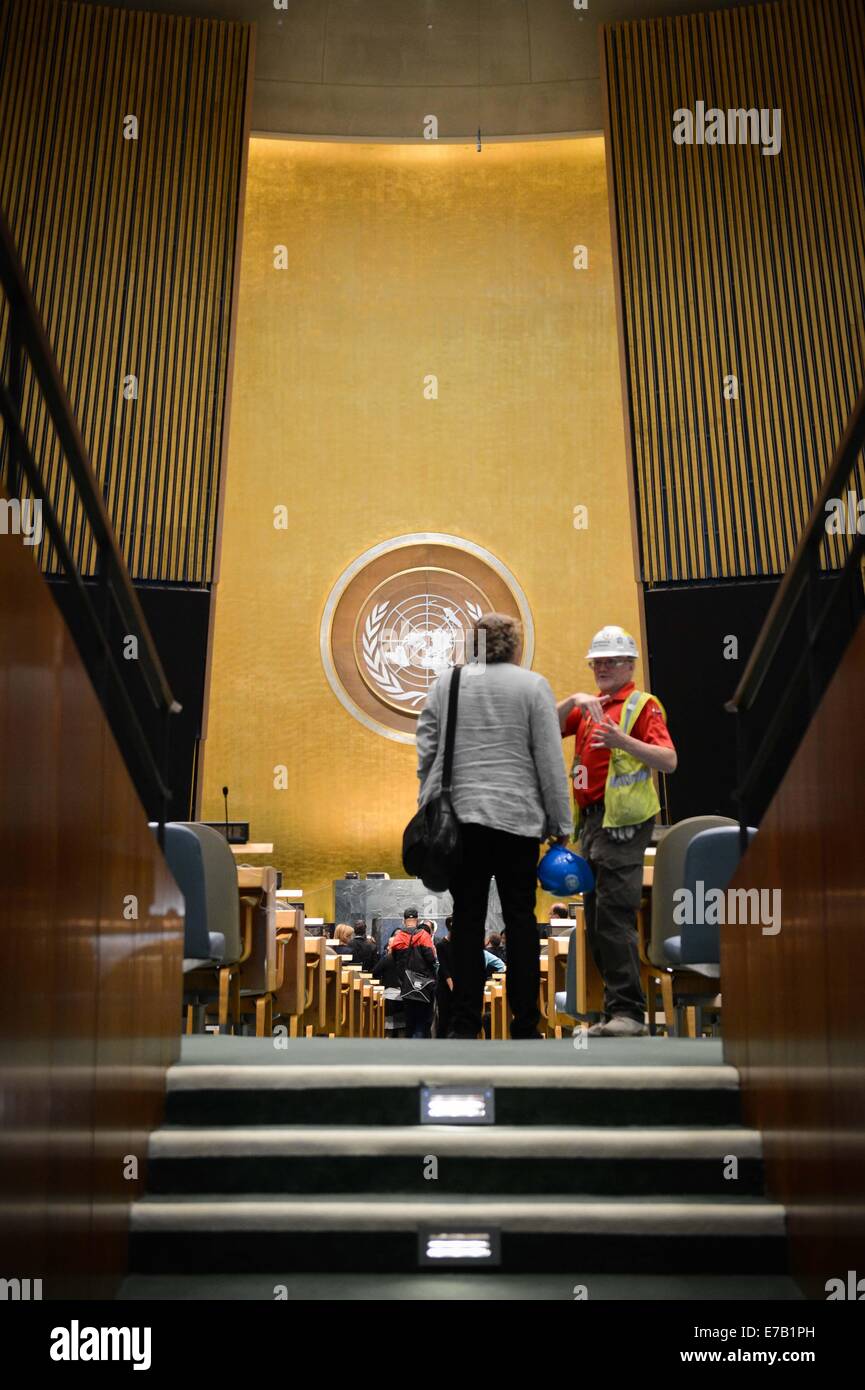 New York, USA. 11th Sep, 2014. A journalist speaks with a construction worker during a guided tour for the press at the renovated UN General Assembly hall in New York, on Sept. 11, 2014. The general debate of the UN General Assembly 69th Session will kick off here on Sept. 24. Credit:  Niu Xiaolei/Xinhua/Alamy Live News Stock Photo