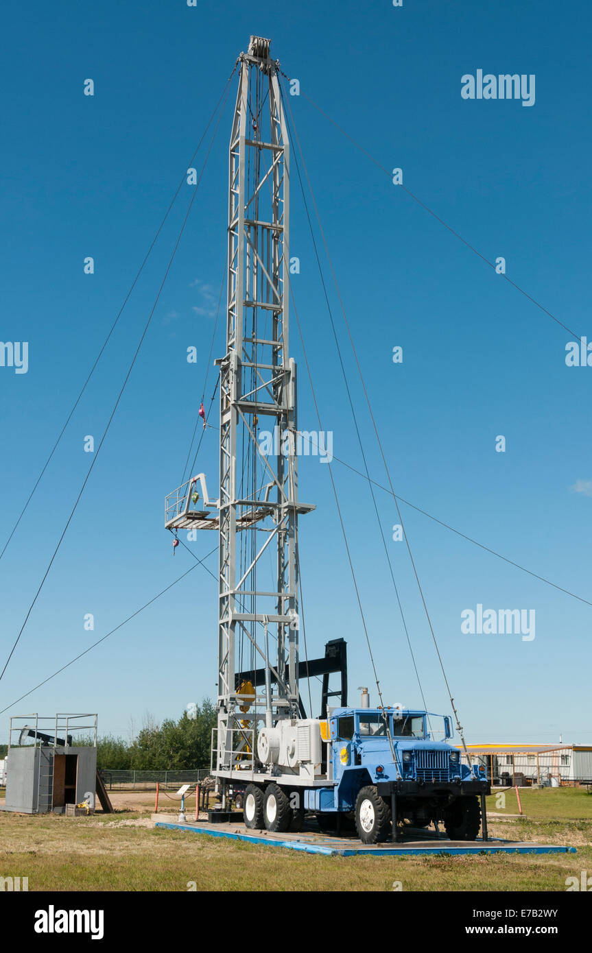 Alberta oil pumps hi-res stock photography and images - Alamy