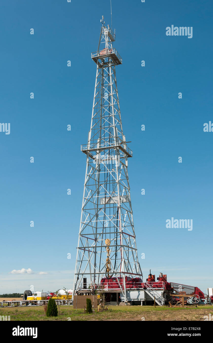 Elk203-5497v Canada, Alberta, Devon, Canadian Petroleum Discovery Center, drilling rig derrick Stock Photo