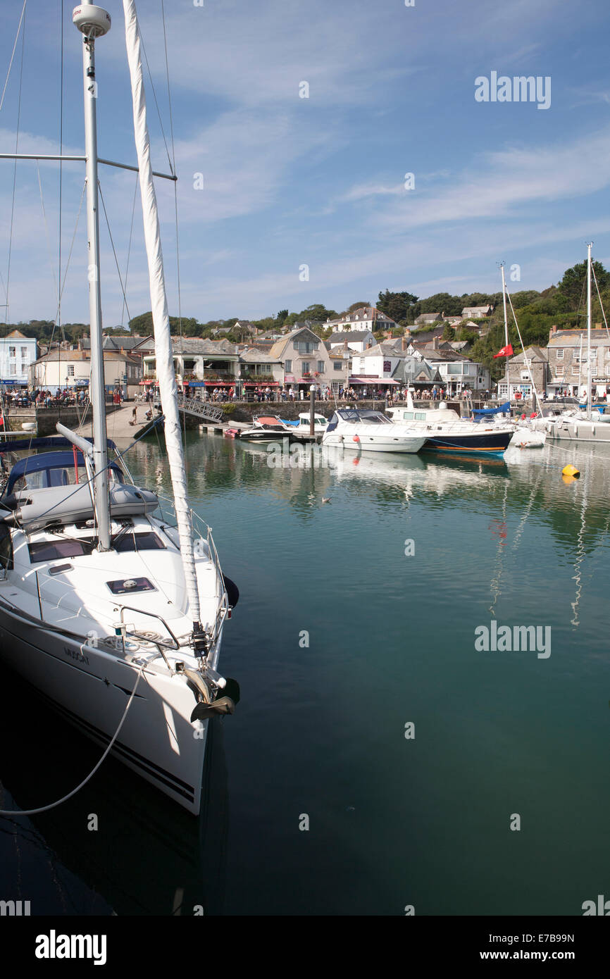 Padstow cornwall sailing harbour hi-res stock photography and images ...