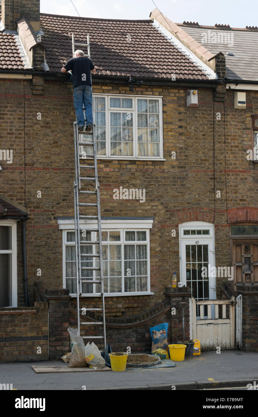 Ladder roof hires stock photography and images Alamy