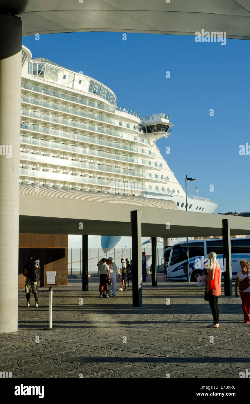 Ms Oasis Of The Seas Sea World S Largest Cruise Ship In The Harbour
