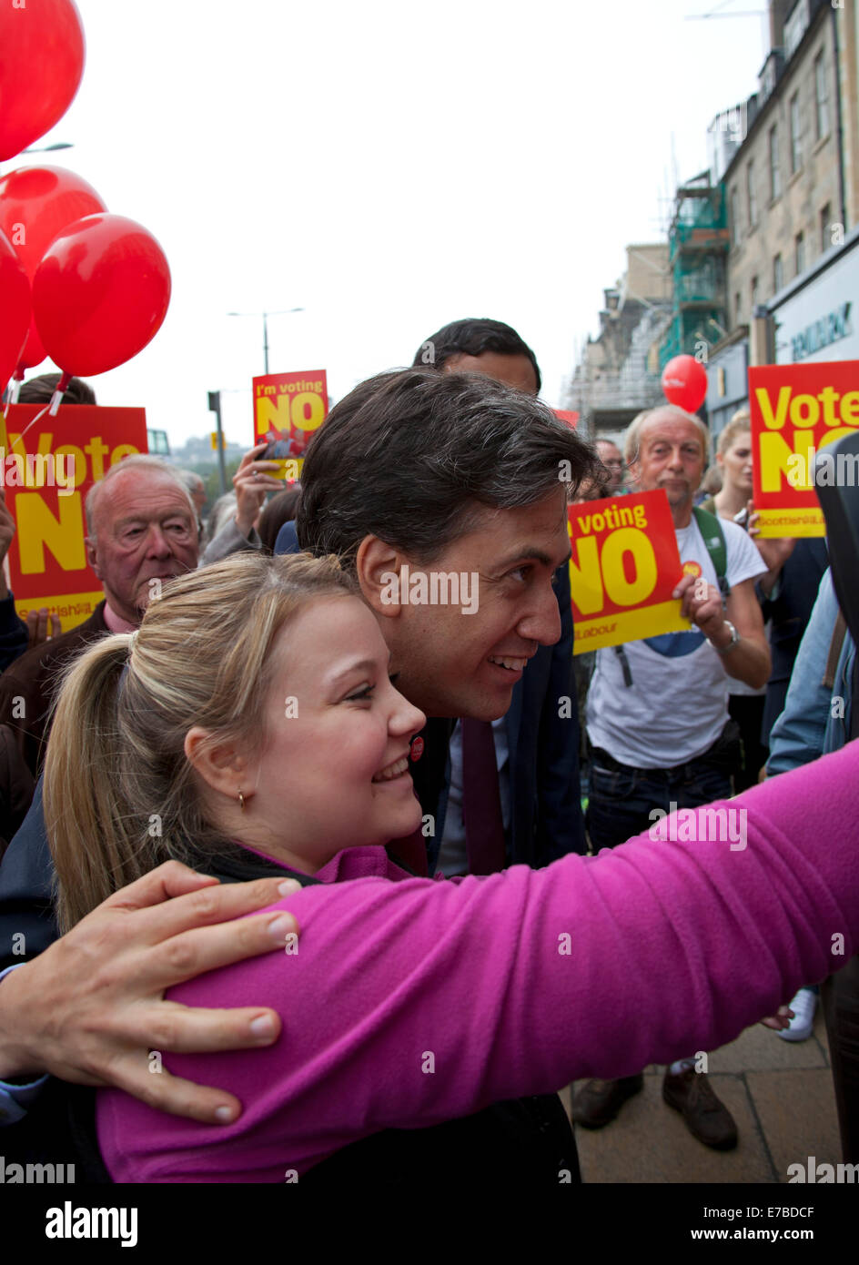 Edinburgh, Princes Street, Scotland. 12th Sept. 2014 Edinburgh, Princes Street, Scotland. Ed Milliband Edward Miliband bussed in to central Edinburgh surrounded by Labour councillors and news broadcasters to bolster the Scottish Independence No campaign. Stock Photo