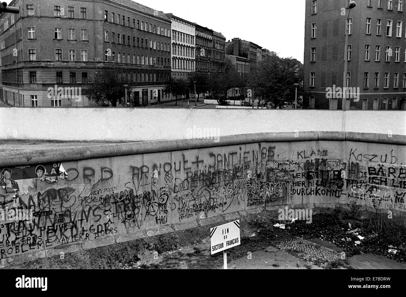 the Berlin Wall in 1986 Stock Photo Alamy