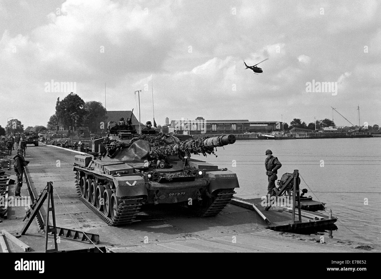 NATO exercises in the Netherlands, British tank 'Chieftain' cross a pontoon bridge over the river Meuse (October 1983) Stock Photo