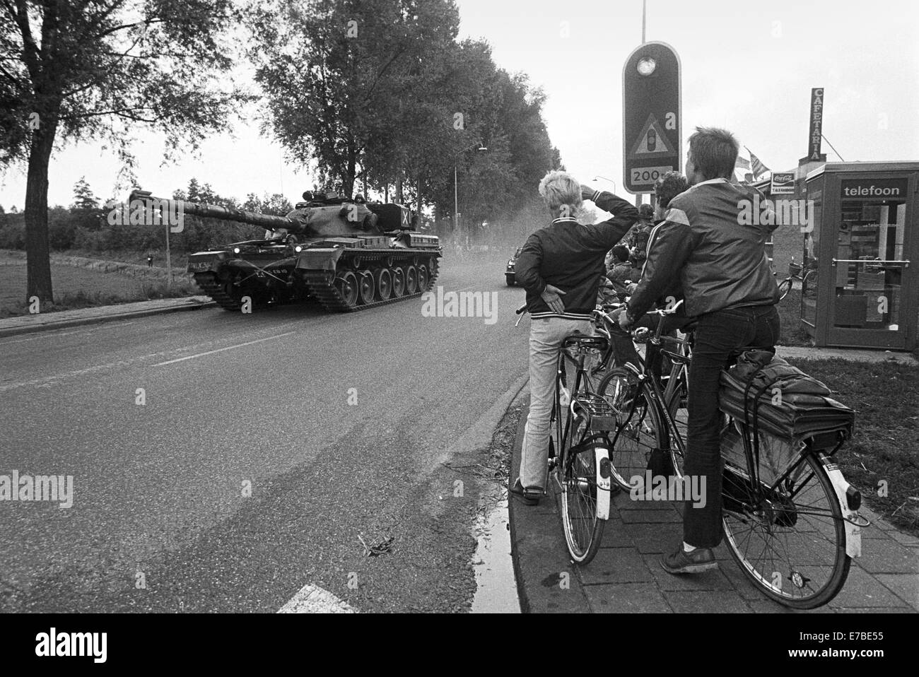 NATO exercises in the Netherlands, British tank 'Chieftain' cross a village (October 1983) Stock Photo
