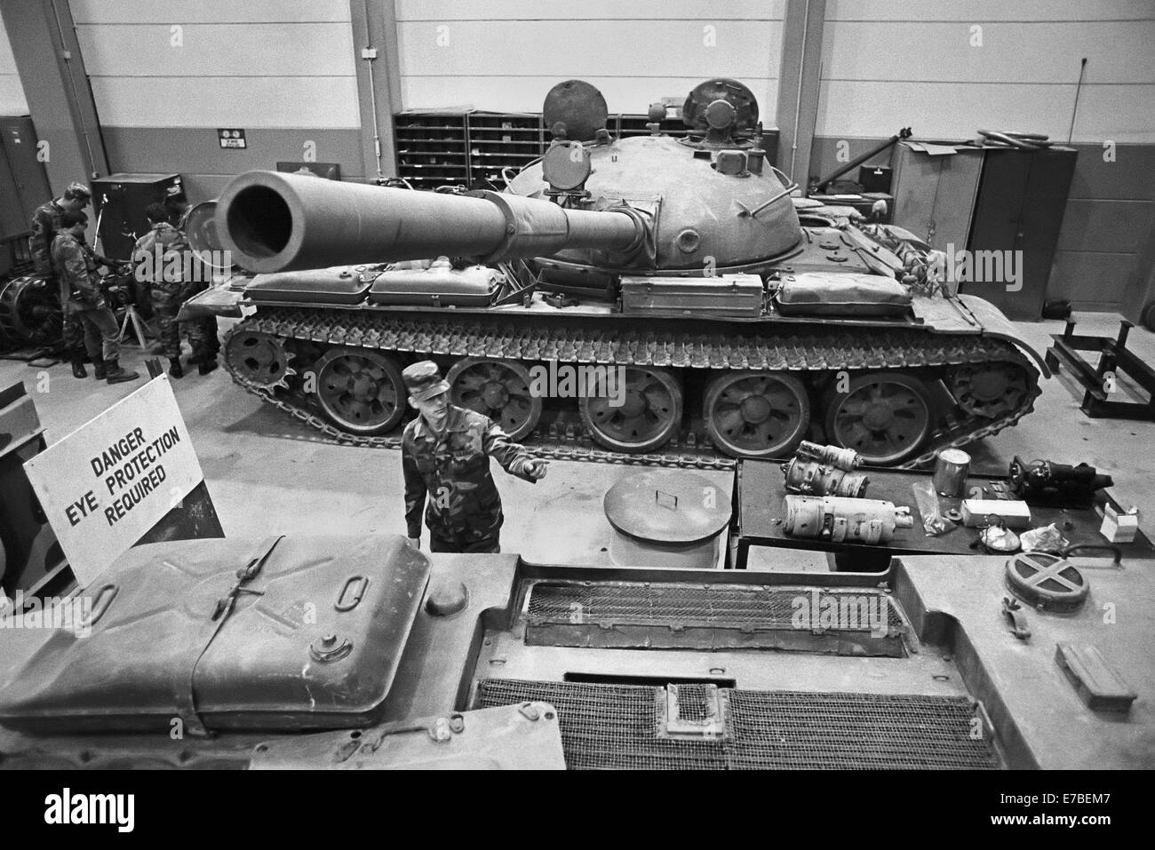U.S.Army in Germany, Foreign Materials Training Detachment (FMTD) at Grafenwoehr training area, Soviet tank T-55 in workshop Stock Photo