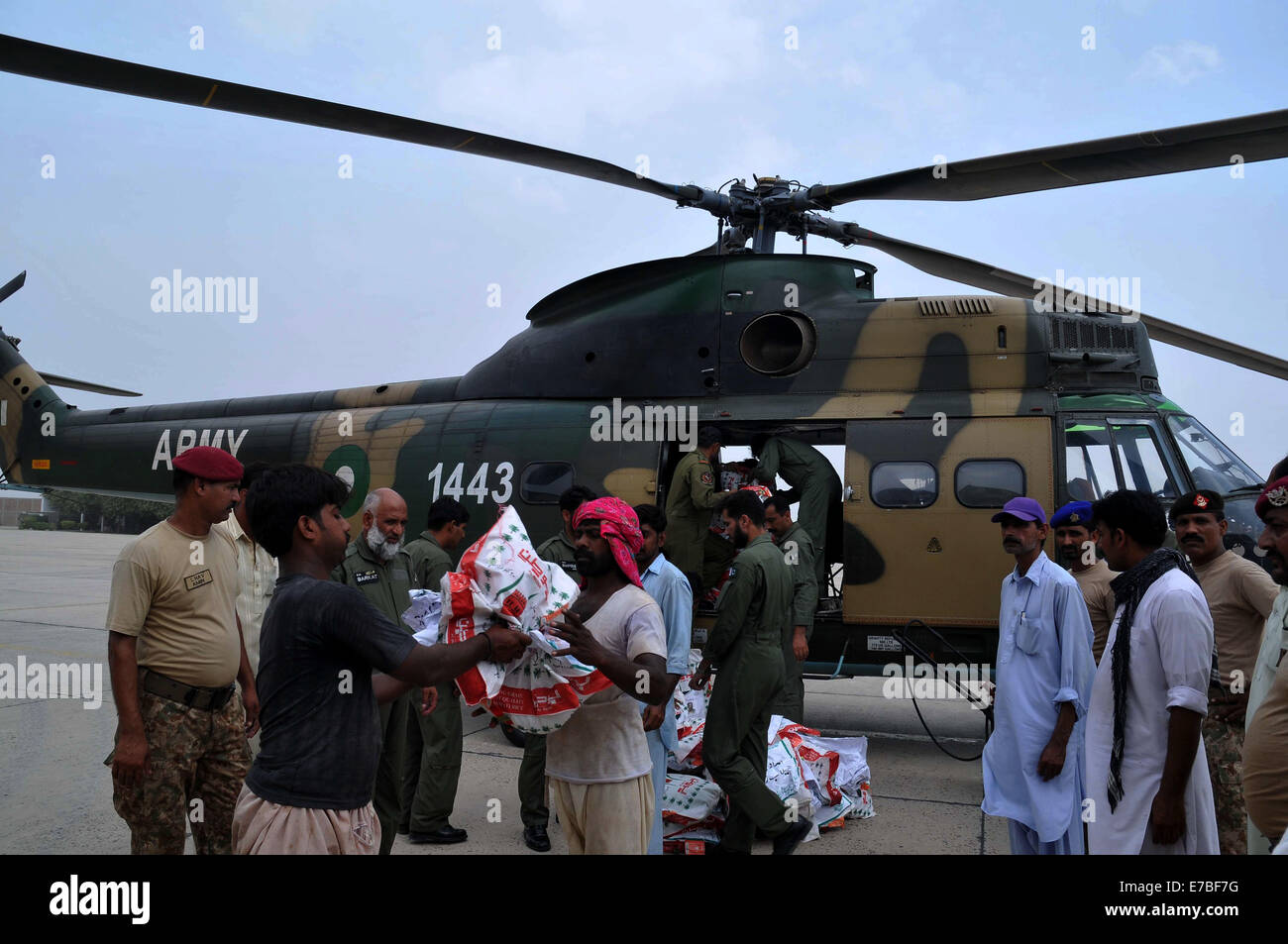 Multan, Pakistan. 12th September, 2014. Pakistan army soldiers