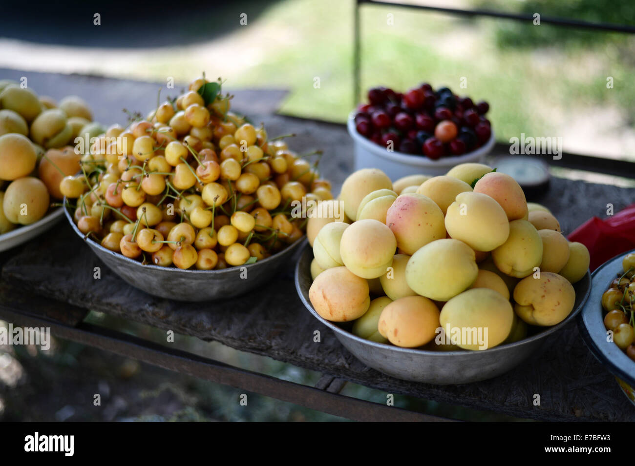 Apricots and cherries lie on a sales booth in the Armenian capital Yerevan on 28 June 2014. The apricot was known in Armenia in antiquity already and it is assumed that Armenia is its native country. Photo: Jens Kalaene -NO WIRE SERVICE- Stock Photo