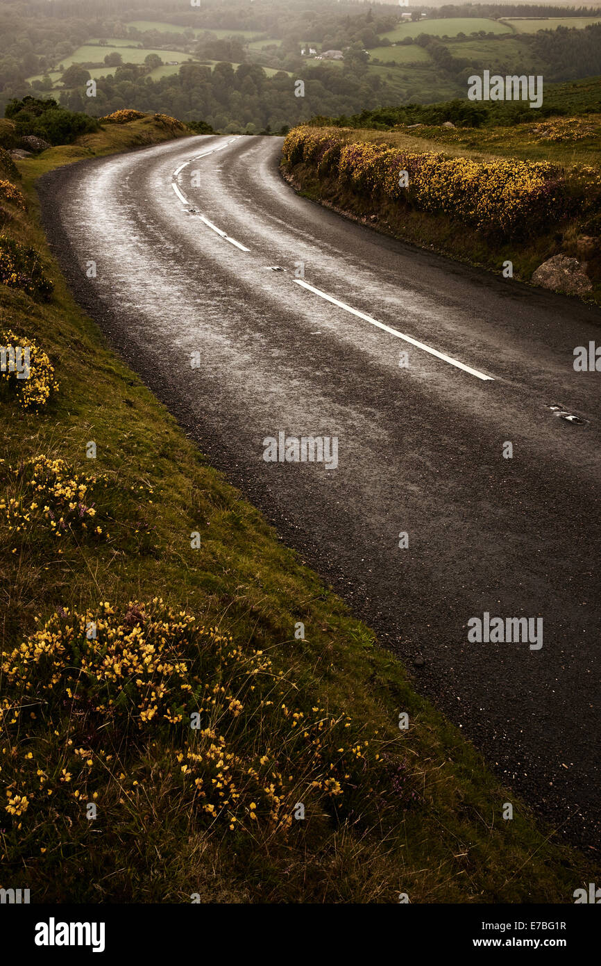 Bend rural country road hi-res stock photography and images - Alamy