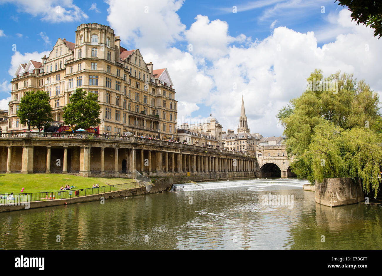 Pulteney Bridge and weir and the Grand Parade on the River Avon in the city of Bath Somerset UK Stock Photo