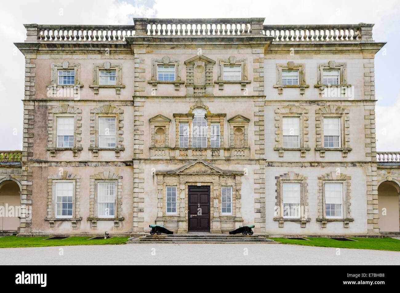English 18th century country manor hi-res stock photography and images ...