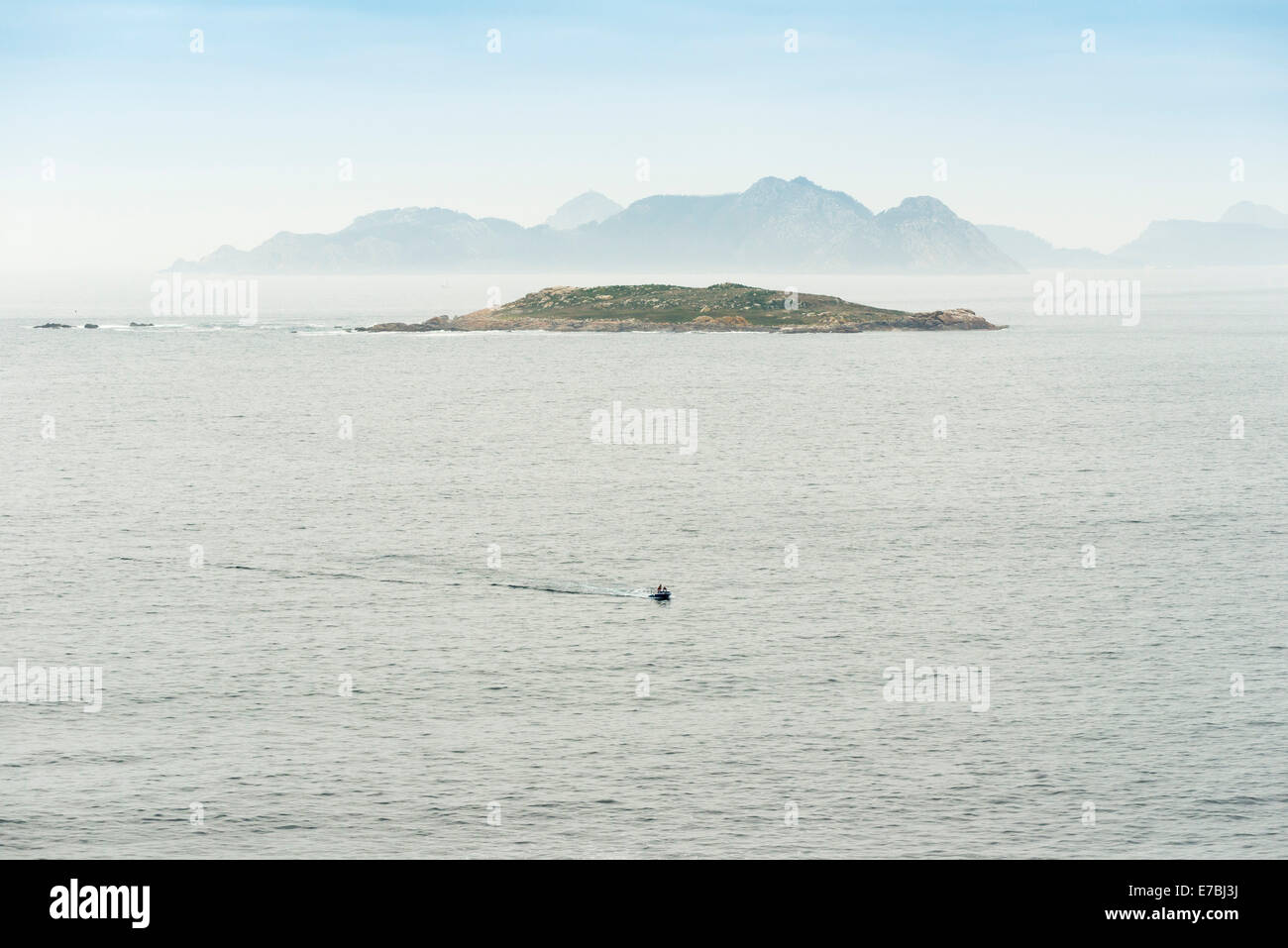 The Cíes Islands are an archipelago off the coast of Pontevedra in Galicia (Spain), in the mouth of the Ría de Vigo. Stock Photo