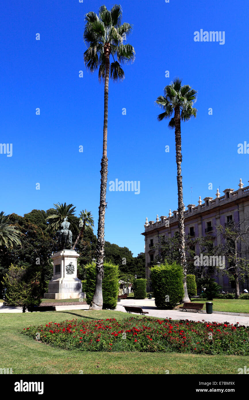 Plaza Alfonso El Magnanimo, a small quiet public park featuring a statue of King Alfonso, Valencia City, Spain, Europe Stock Photo