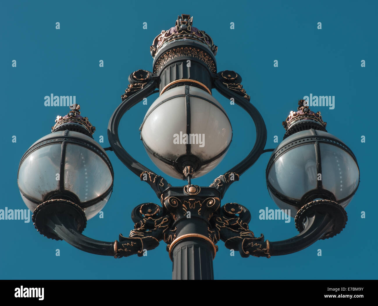 Antique street lights hires stock photography and images Alamy